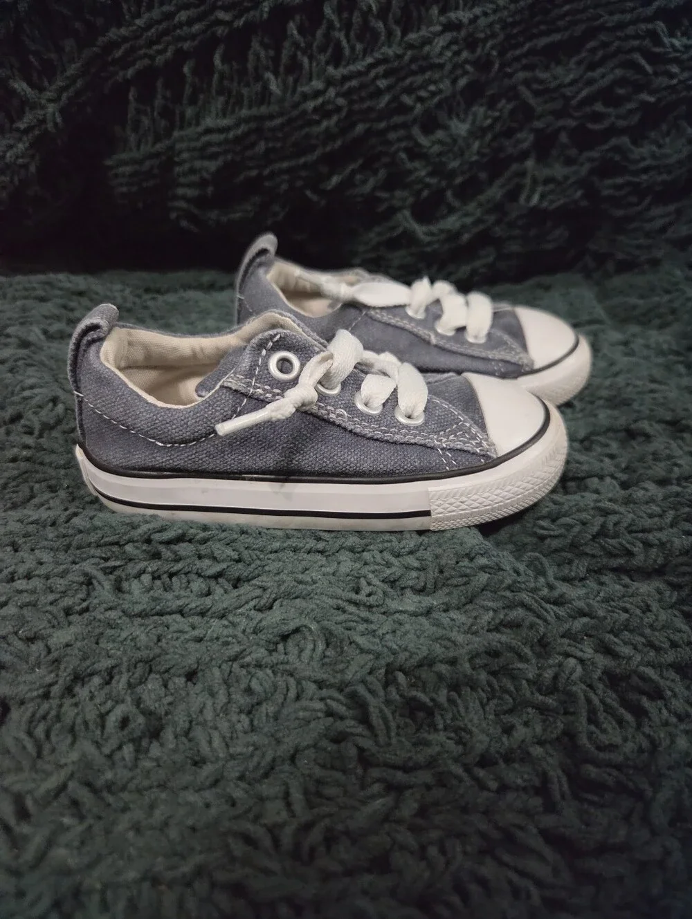 Converse Kids Low-Top Sneakers - Gray and White Size 7